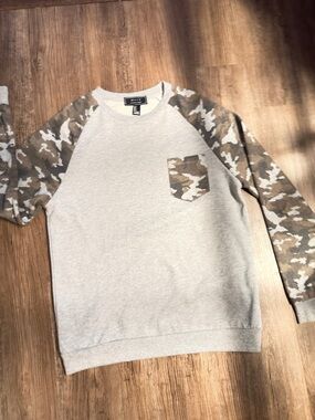 21men Crewneck Sweater with Tan Camo Sleeves